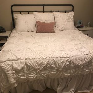 Anthropologie rosette quilt size king